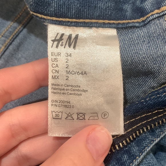 H&M high waisted denim shorts - Picture 5 of 5